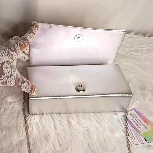 Bee Embellished Clutch Bag 🐝 - Picture 15 of 17